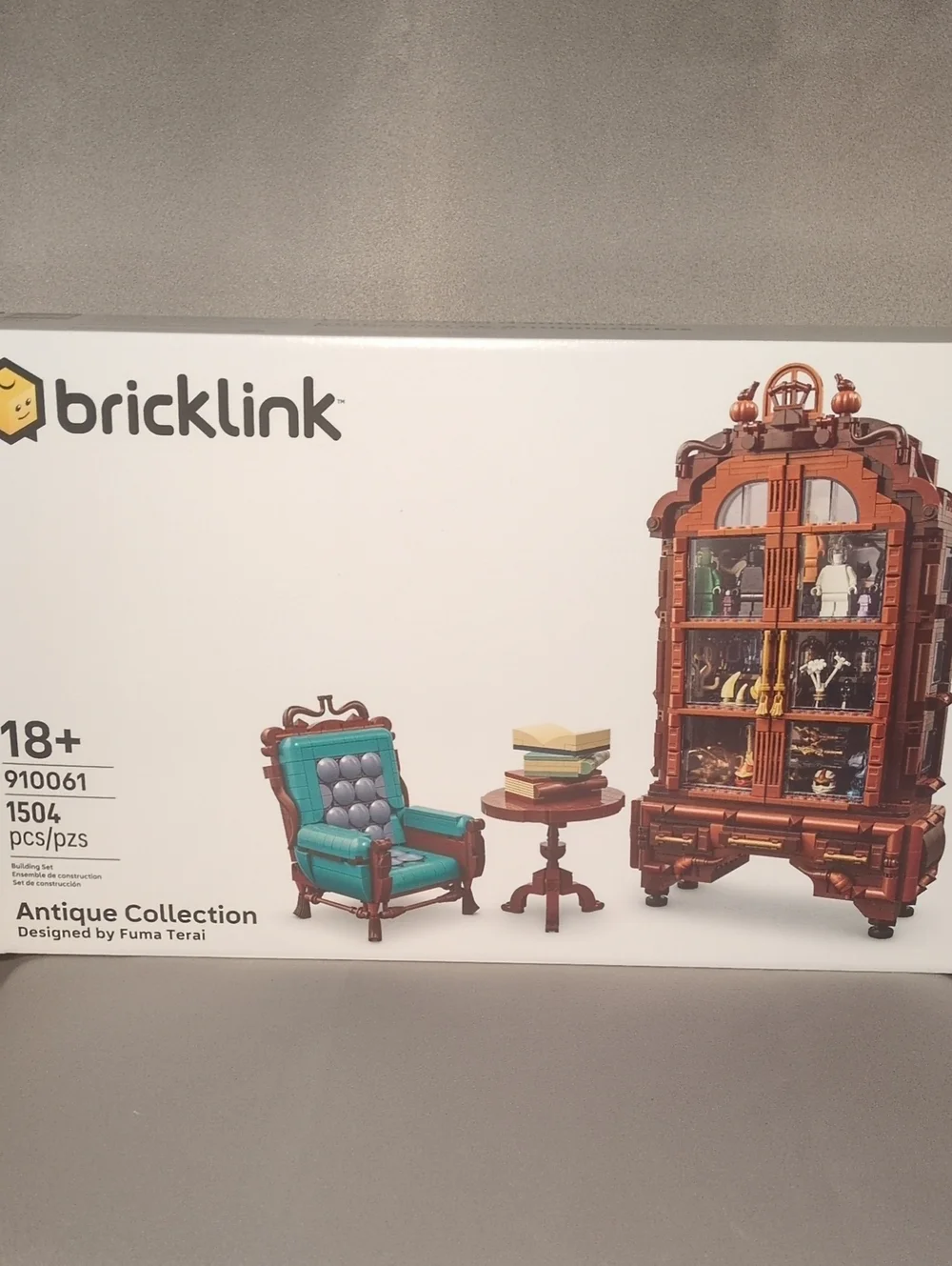 BrickLink 910061 Antique Collection Teal Armchair & Walnut Cabinet Set